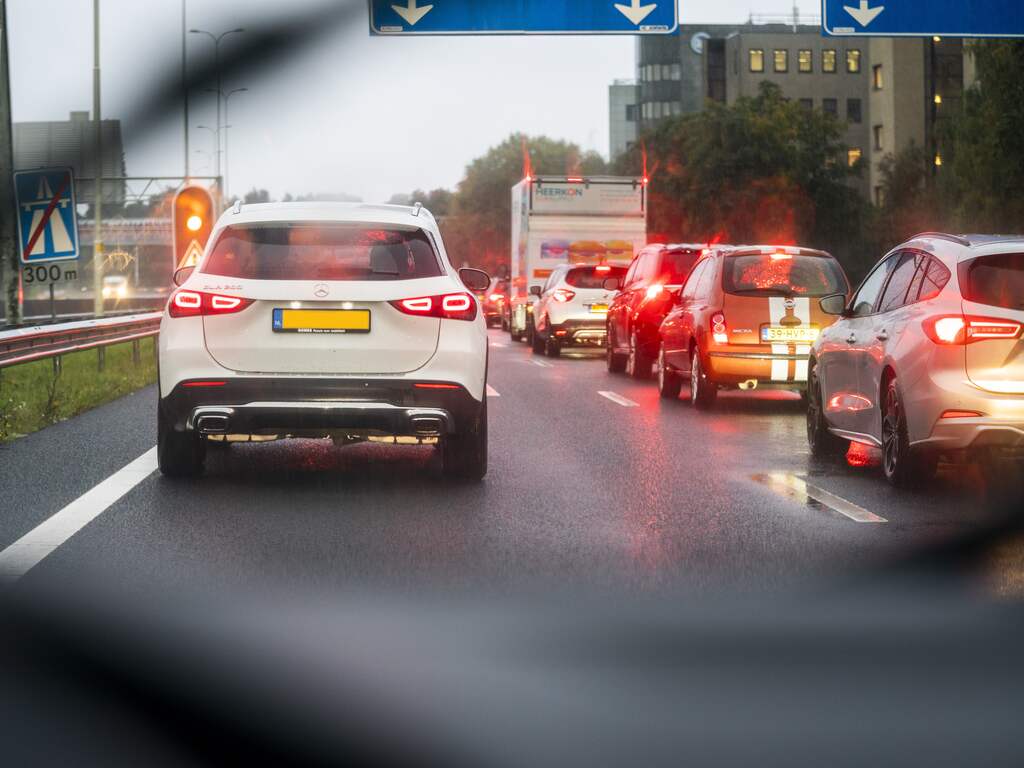 Weggebruikers moeten dinsdagochtend rekening houden met zware spits