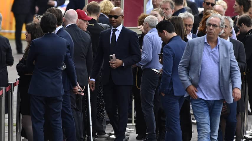 Familie En Bekenden Nemen Afscheid Van Peter R De Vries Peter R De