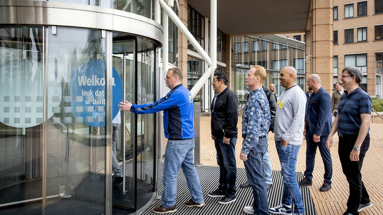 Albert Heijn en personeel akkoord over 10 procent meer loon na lange