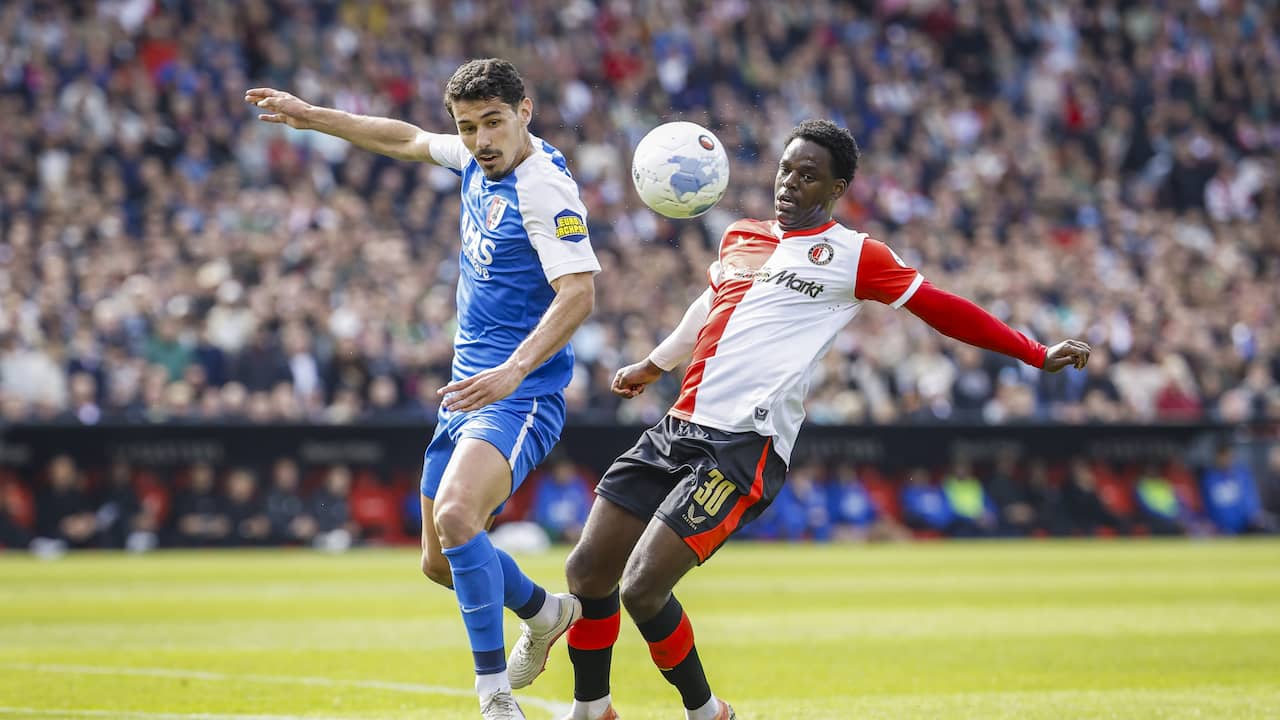 Live Eredivisie | Feyenoord op achterstand tegen AZ, Hadj Moussa mist kans