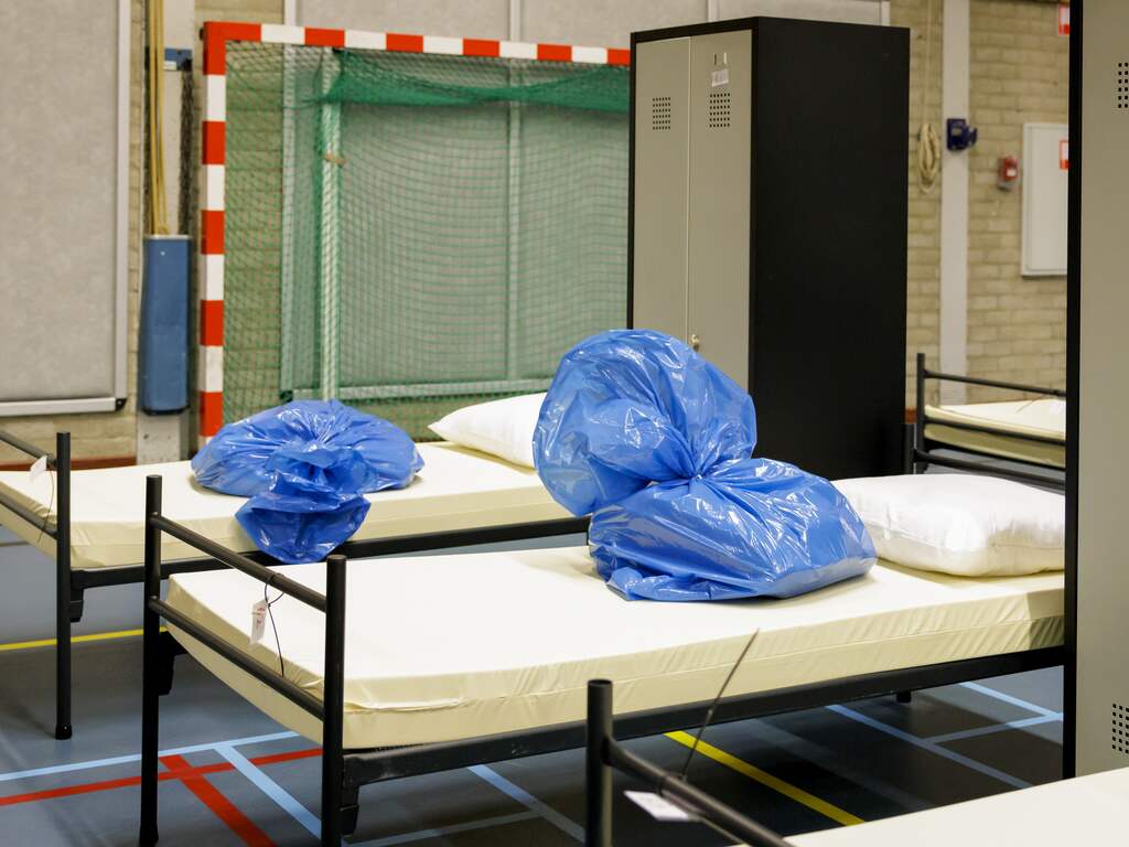 50 asielzoekers slapen vannacht in sporthal in Gieten wegens overvol Ter Apel