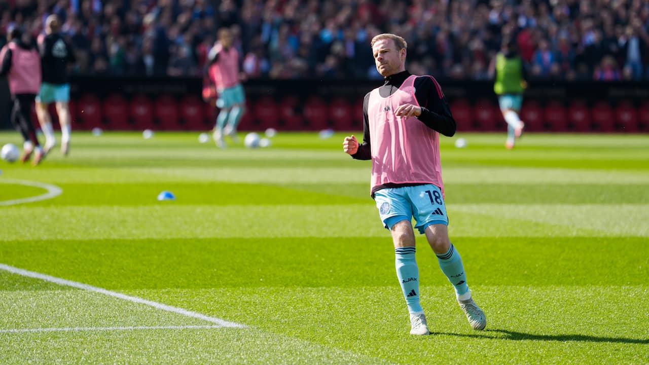 Live Eredivisie | Feyenoord en Ajax warmen zich op voor De Klassieker
