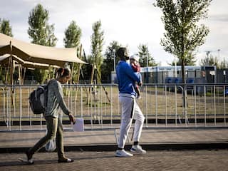 Asielopvang in Nederland: zijn de azc's nog vol en waar blijft de spreidingswet?