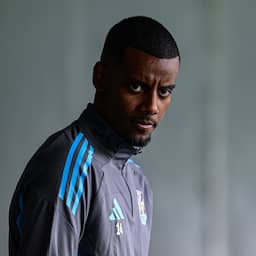 Door Liverpool begeerde Isak doorbreekt stilzwijgen en haalt uit naar Newcastle