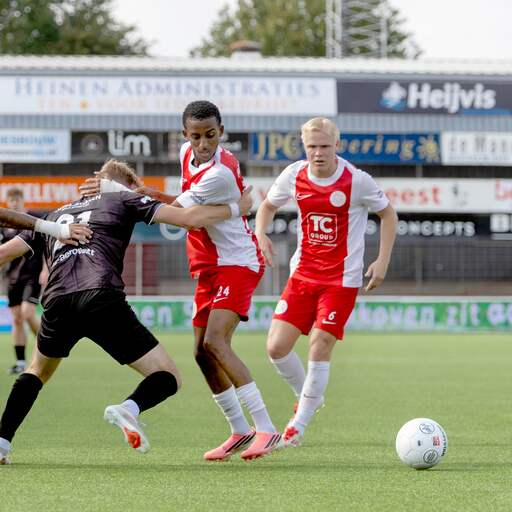 Illustratie bij: Topamateurduel IJsselmeervogels-GVVV gestaakt na vechtpartij bij kleedkamers