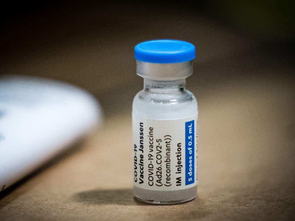 Levering van Janssen-vaccin aan EU stopgezet na mogelijke trombosegevallen