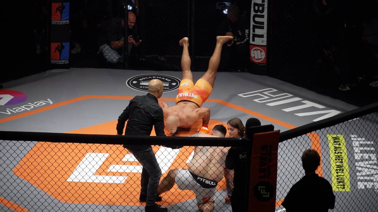 Oud-judoka Meyer viert snelle knock-out bij MMA-debuut met opvallende dans