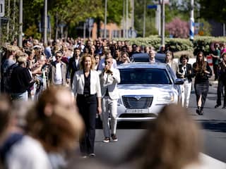 Duizenden mensen brengen in erehaag laatste groet aan Jade Kops