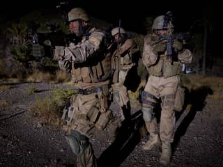 Ontploffingen en Al Qaeda-vlaggen: op de set van Marco Kroon-film De Vuurlinie