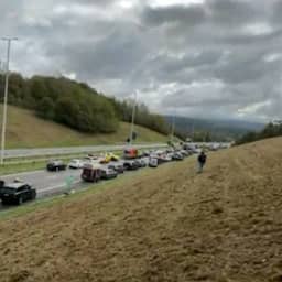 Video | Belgische snelweg dicht omdat man auto dreigt op te blazen
