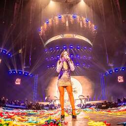 NU+ | Jill Helena zingt Céline Dion voor 17.000 man in Praag: ‘Adrenalinerush’