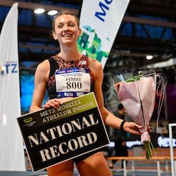 Femke Bol loopt naar zegeén Nederlands indoorrecord bij debuut op 800 meter