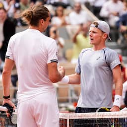 Zverev excuseert zich bij Jesper de Jong: 'Hij vroeg waar mijn Frenkie-shirt was'