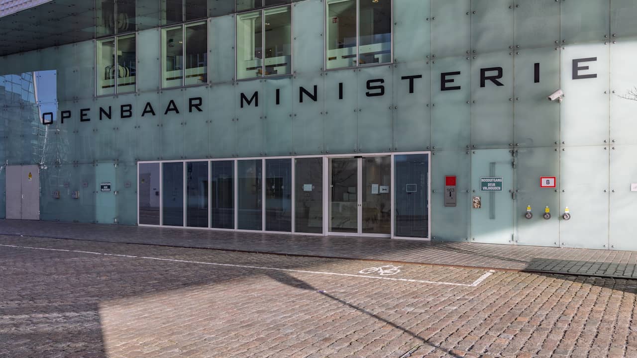 Twaalf jaar cel en tbs geëist tegen man die vriendin doodtrapte in Vlijmen