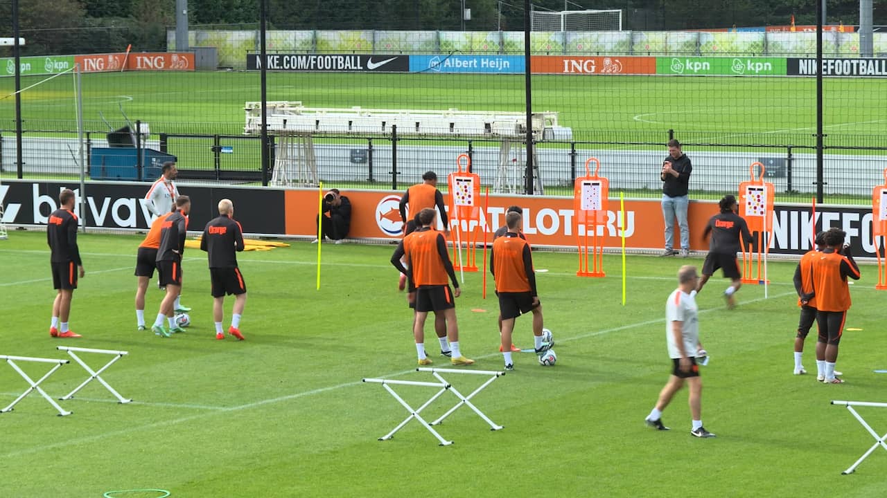 Oranje traint in aanloop naar uitwedstrijd tegen Griekenland