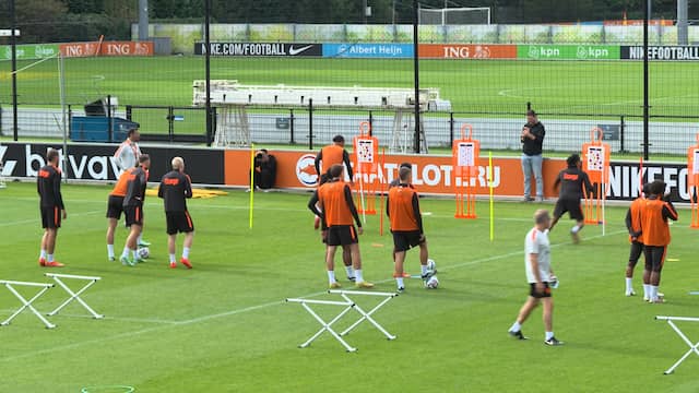 Oranje traint in aanloop naar uitwedstrijd tegen Griekenland