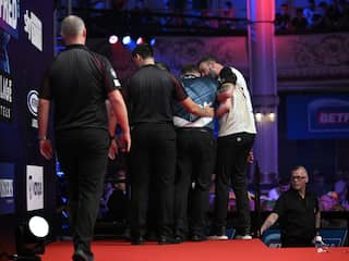 Darter Menzies raakt onwel op podium World Matchplay, partij niet hervat