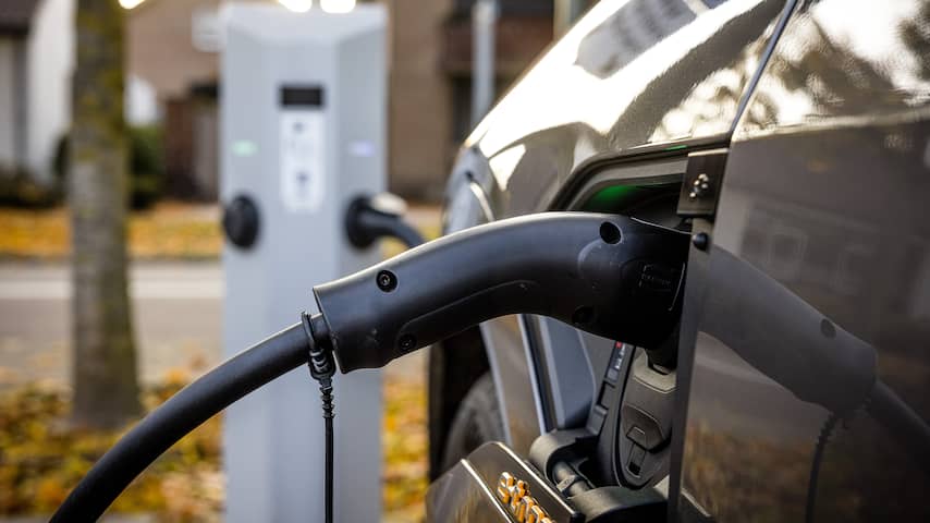 Meer vraag naar elektrische auto's door hoge benzineprijzen