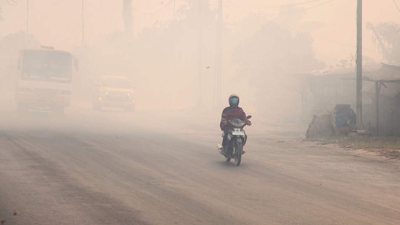 Foto bij Ruim 170.000 Indonesiërs met ademhalingsproblemen door smog bosbranden
