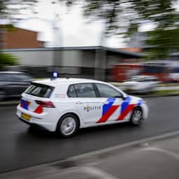 Bestuurder vlucht met 180 kilometer per uur voor politie en ramt verkeersbord