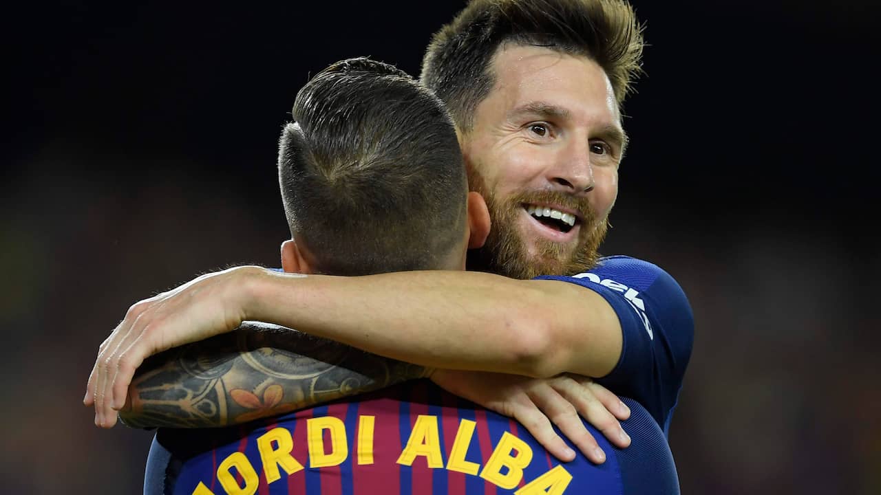 Barcelona wint derby door hattrick Messi, Robben verliest met Bayern ...