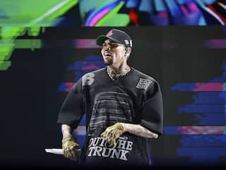 Chris Brown moet voormalige huishoudster 13 miljoen betalen na hondenaanval