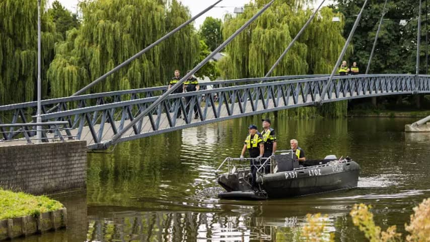 Politie zoekt na tip in Ringvaartplas naar moordwapen vergismoord ggz-directeur