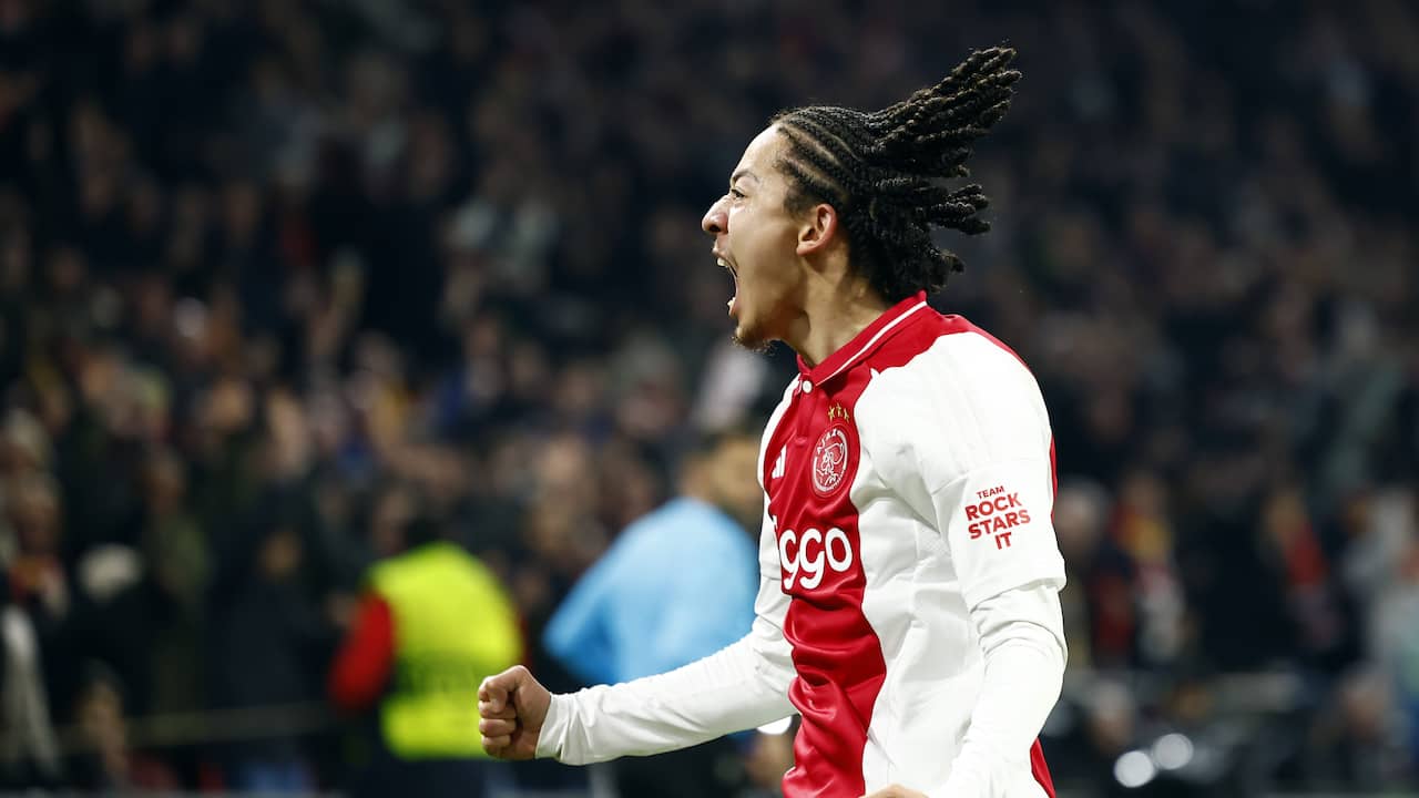 Beeld uit video: Ajacied Fitz-Jim vergroot voorsprong met heerlijke knal