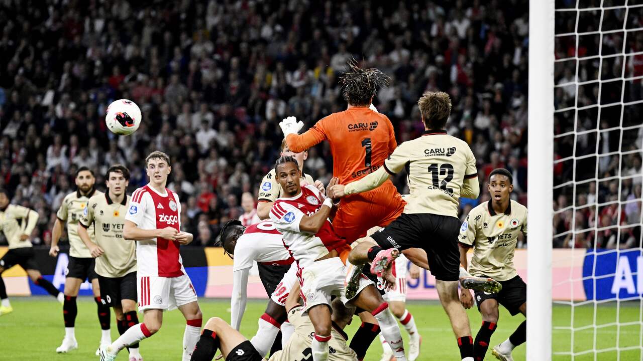 Foto bij Ajax mist kans op kans en verspeelt weer punten tegen angstgegner Excelsior