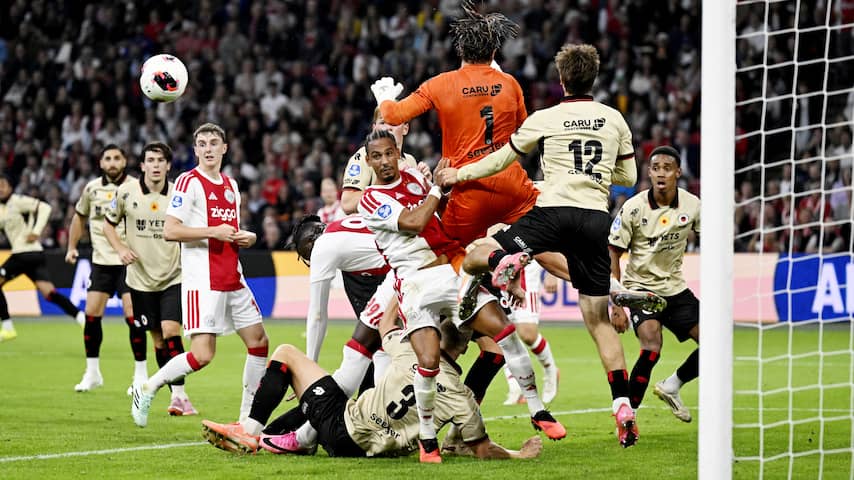 Ajax mist kans op kans en verspeelt weer punten tegen angstgegner Excelsior