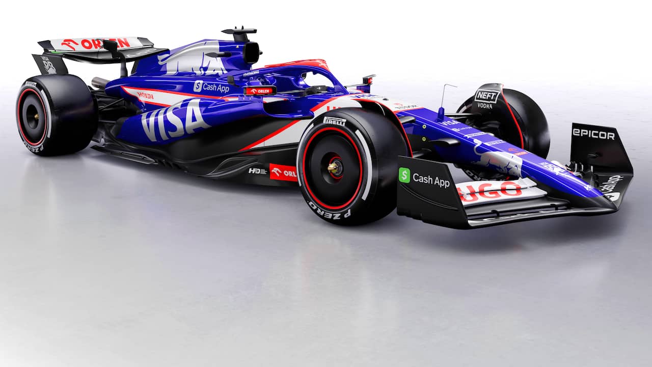 【Christian Dela Rosa】Red Bull Racing Formule 1-team Racing Bulls met knalroze auto aan de start in