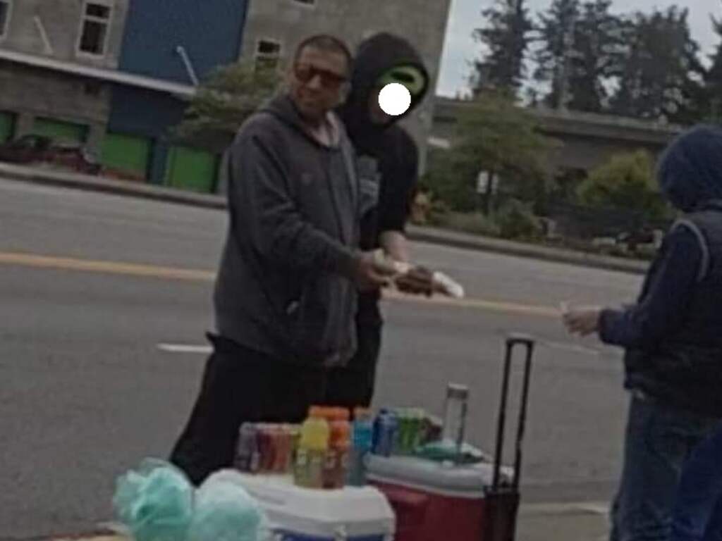 Limonadeverkoper (11) getroost met duizenden dollars na truc van oplichter