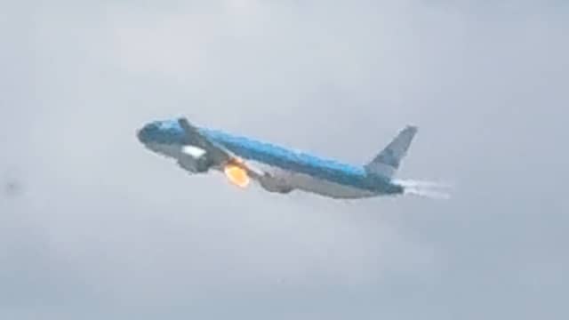 Vlammen slaan vlak na opstijgen uit motor KLM-toestel