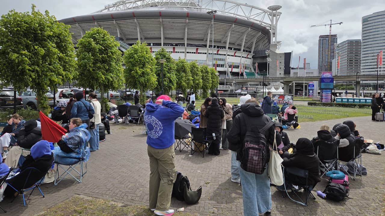 Styles-fans 'kamperen' dagen bij ArenA voor beste plek, maar slapen thuis