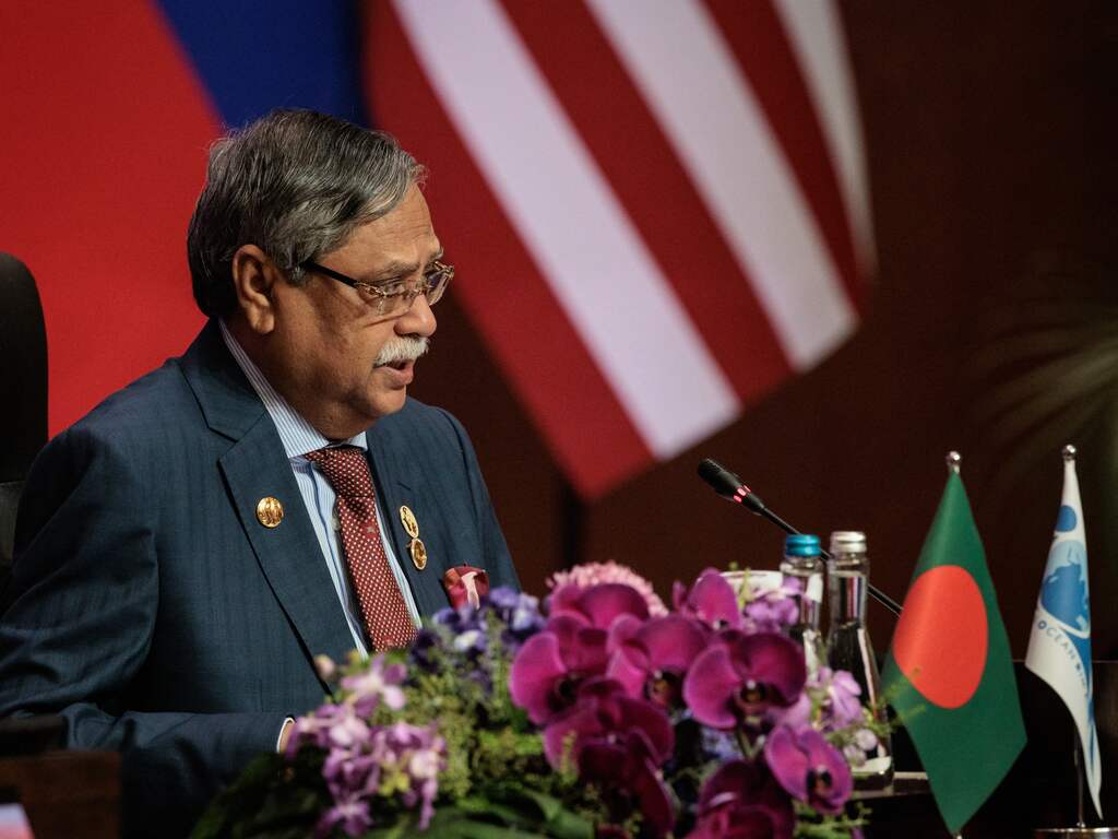 President Bangladesh belooft verkiezingen, demonstranten worden vrijgelaten