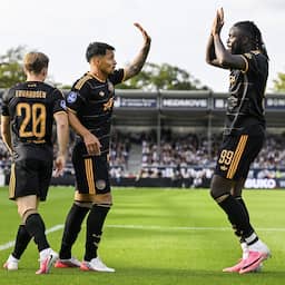 Ajax verslaat Telstar met grote cijfers, spitsen Arokodare en Leonardo scoren