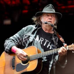 Neil Young stelt gratis optreden in Oekraïne uit om veiligheidsredenen