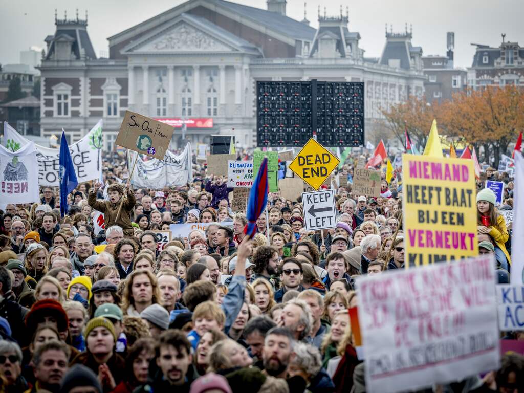 Klimaatmars trekt 85.000 mensen, politie Amsterdam prijst 'beheersbare' menigte