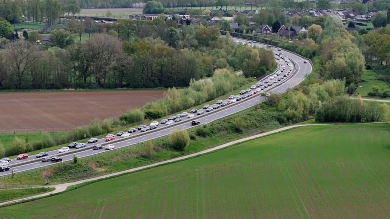 Video | Goede Vrijdag leidt tot Duitse file voor Designer Outlet Roermond