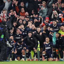 PSV'ers glunderen na historische zege op Liverpool: 'Heel Nederland zal blij zijn'