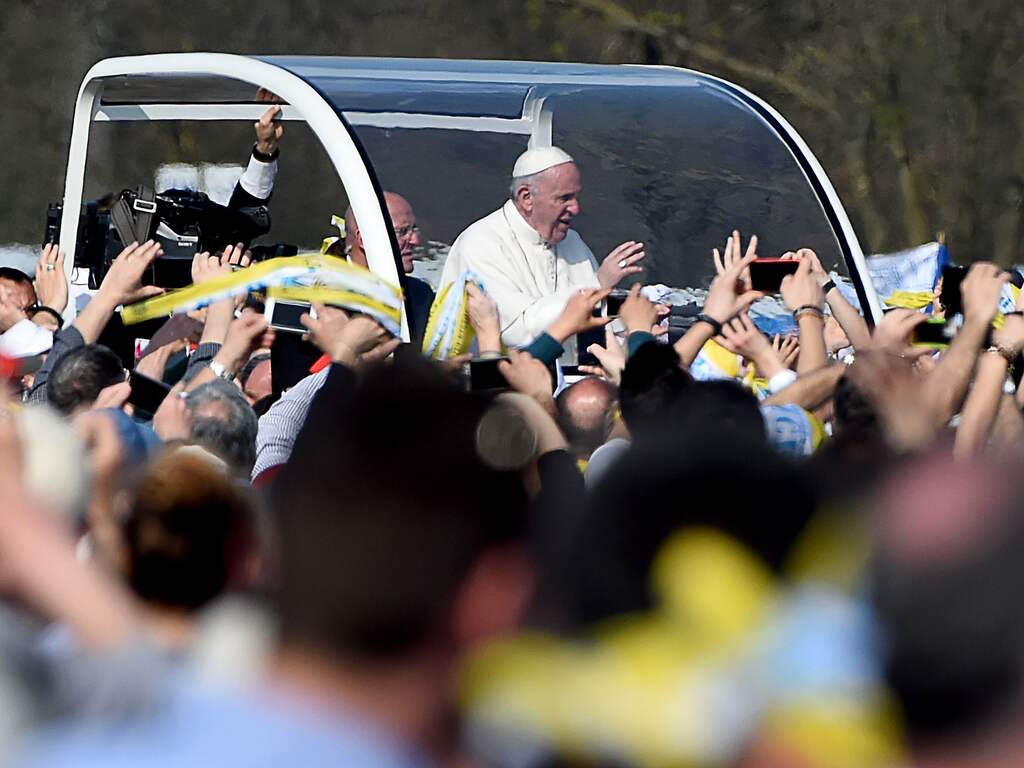 Pausmobiel van Franciscus wordt mobiele kliniek voor kinderen in Gazastrook