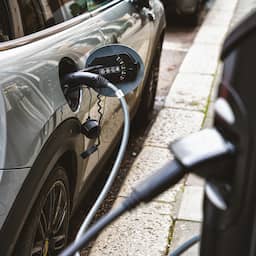 Benzine- en dieselauto's steeds minder in trek, ook animo voor e-auto neemt af