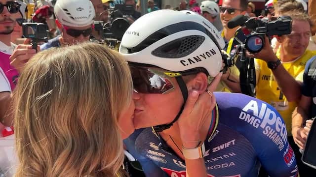 Vriendin van Van der Poel wacht hem juichend op na etappewinst