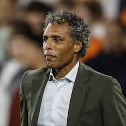 NOS on Van Hooijdonk's disapproval of a female national coach: His opinion