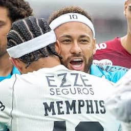 Neymar brengt met hoofdband eerbetoon aan Memphis: 'Draag hem hele seizoen'