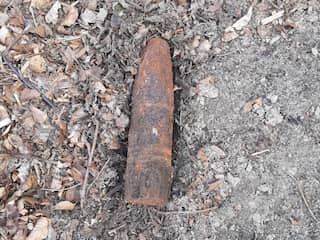 Nietsvermoedende wandelaars nemen levensgevaarlijke granaat mee naar huis