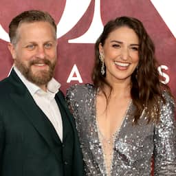 Zangeres Sara Bareilles en acteur Joe Tippett getrouwd: 'Gelukkig en dankbaar'