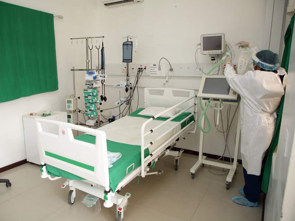 Suriname scherpt inreisregels voor Nederlanders aan en vervroegt avondklok