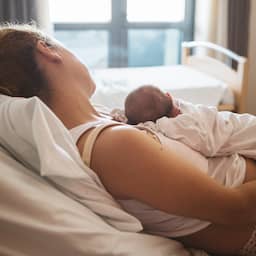 NU+ | Gedwongen afgestaan als baby: 'Excuses komen te laat voor mijn moeder'