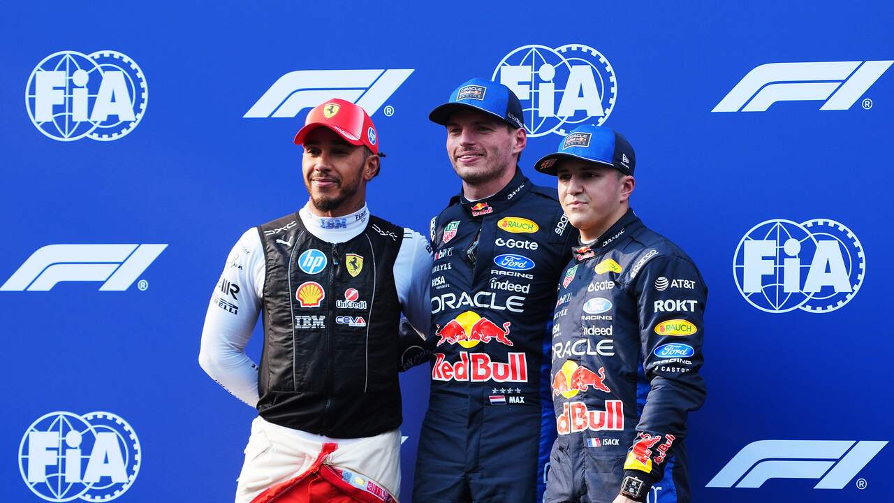 Foto bij Verstappen straalt na eerste pole: 'Dat het nu eindelijk lukt, is ongelofelijk'